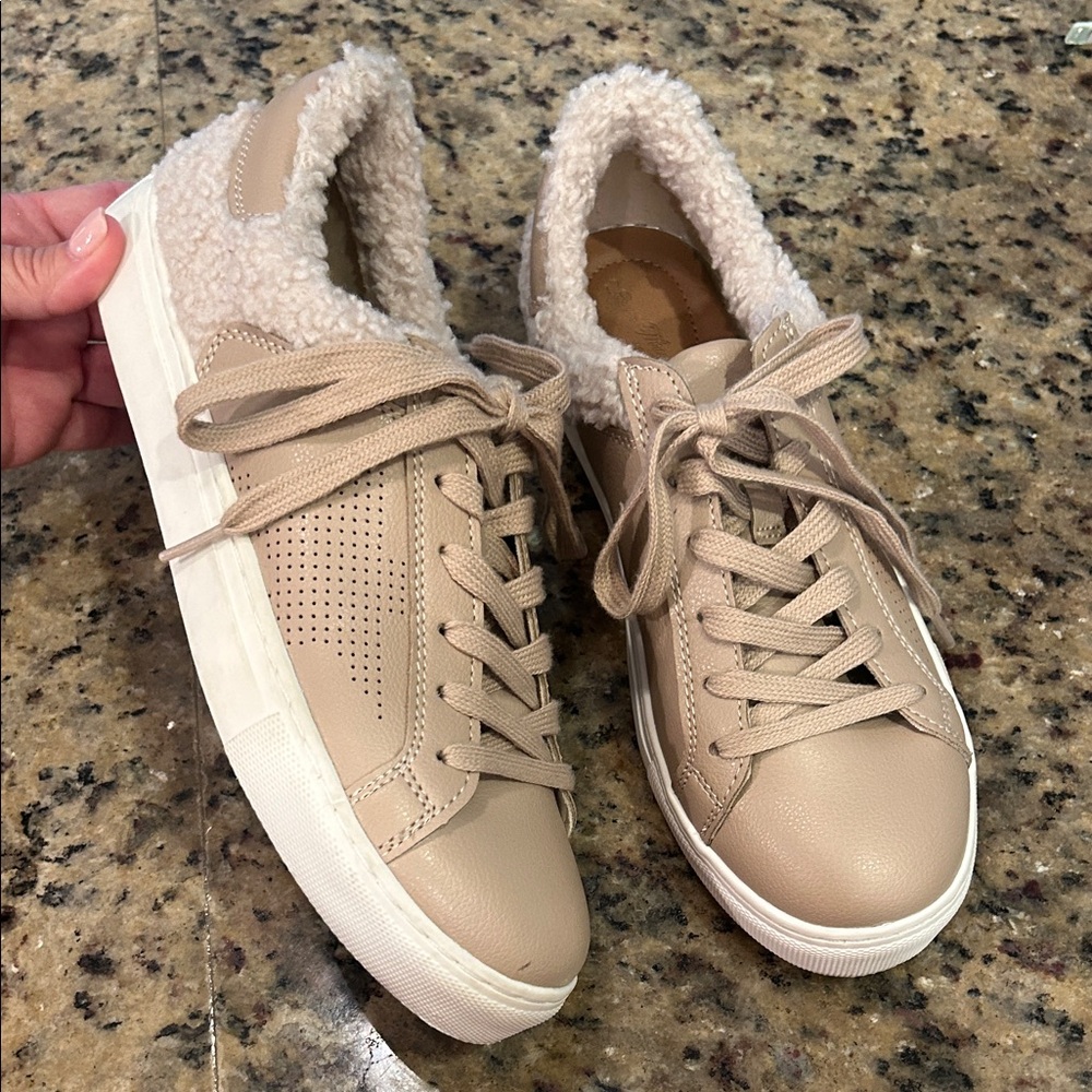 Universal Thread Tan Sneakers with Fur Lining 9